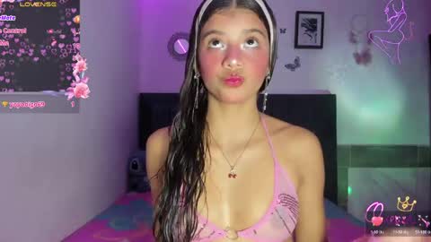 Snapshot of emmie_bunny chatting on May 22, 10:26 pm Emmie online show from May 22, 10:26 pm