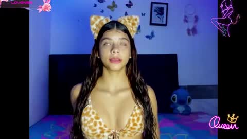 Snapshot of emmie_bunny chatting on June 29, 11:27 pm Emmie online show from June 29, 11:27 pm