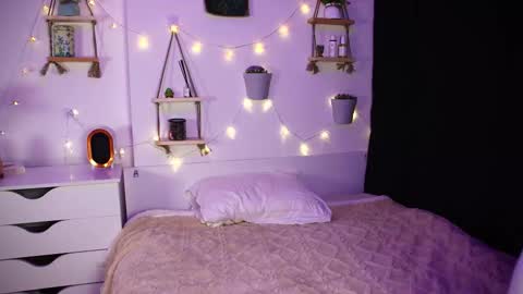 emmie_everly online show from October 9, 7:23 pm