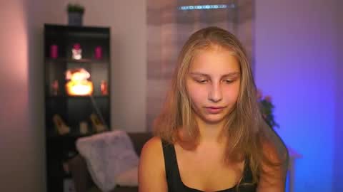 Emmie online show from October 25, 1:29 pm