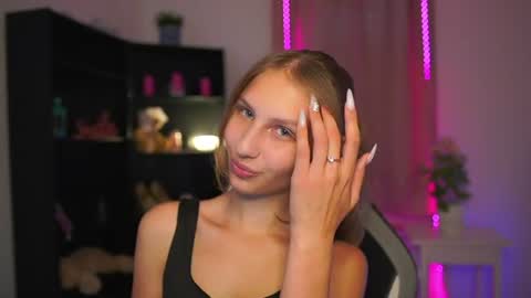 Emmie online show from July 27, 1:18 pm