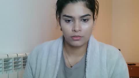 emmie online show from November 28, 9:12 am