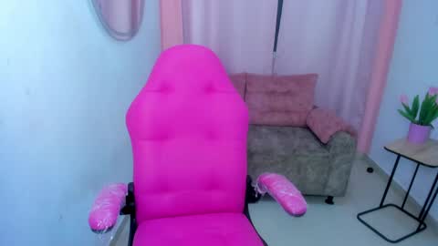 Snapshot of emmiejones_ chatting on November 1, 11:51 pm Emmi online show from November 1, 11:51 pm