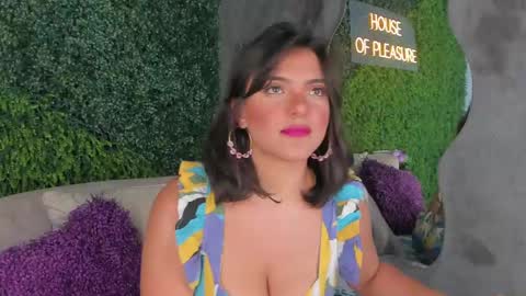 Snapshot of emmiily_z chatting on February 12, 7:56 pm Emmiily online show from February 12, 7:56 pm