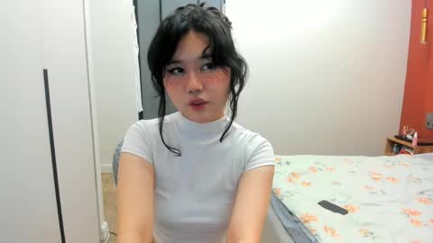 Snapshot of emmilee_ chatting on June 6, 1:16 pm Emilia online show from June 6, 1:16 pm