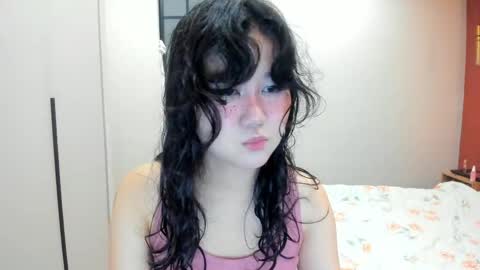 Snapshot of emmilee_ chatting on June 7, 1:15 pm Emilia online show from June 7, 1:15 pm