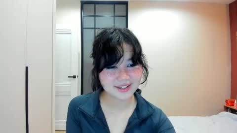 Snapshot of emmilee_ chatting on June 10, 4:17 pm Emilia online show from June 10, 4:17 pm