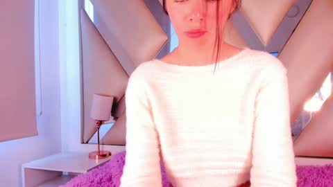 Snapshot of emmily_evans_ chatting on January 13, 4:08 pm emmily_evans_ online show from January 13, 4:08 pm
