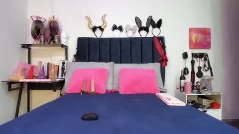          online show from November 25, 1:11 pm