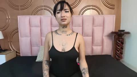 Snapshot of emmily_keller chatting on April 16, 1:12 pm Emmily keller online show from April 16, 1:12 pm