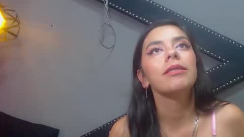 Snapshot of emmily_owenn chatting on October 20, 7:14 pm emmily_owenn online show from October 20, 7:14 pm