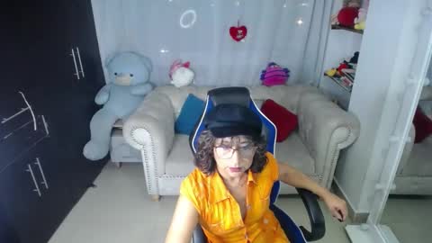 Emmily online show from March 11, 2:21 am
