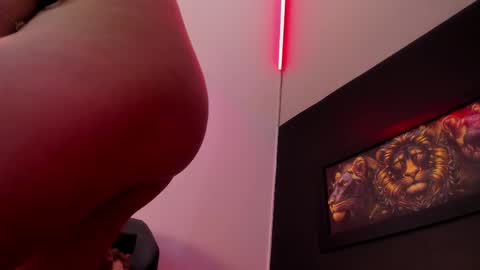 Snapshot of emmilyclark chatting on March 27, 8:26 am Emiily online show from March 27, 8:26 am