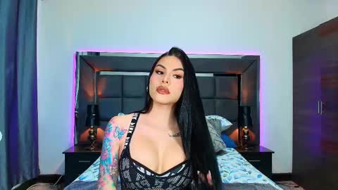 Snapshot of emmilysantibanez chatting on March 9, 1:15 pm Emmily Santibaez online show from March 9, 1:15 pm