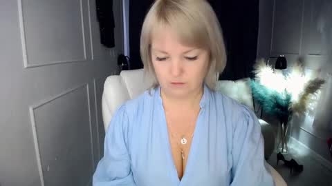 Snapshot of emmmam chatting on February 16, 9:49 am emmmam online show from February 16, 9:49 am
