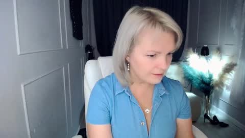 Snapshot of emmmam chatting on February 24, 3:32 pm emmmam online show from February 24, 3:32 pm