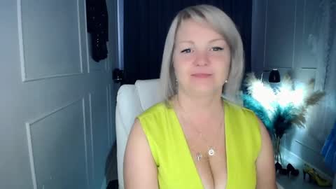 Snapshot of emmmam chatting on April 24, 9:12 am emmmam online show from April 24, 9:12 am