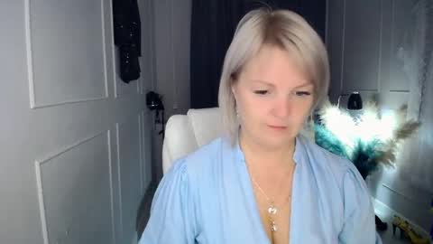 Snapshot of emmmam chatting on April 25, 3:42 pm emmmam online show from April 25, 3:42 pm