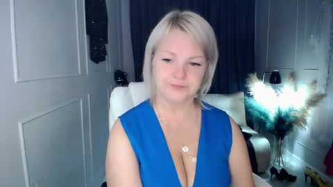 Snapshot of emmmam chatting on May 8, 2:17 am emmmam online show from May 8, 2:17 am