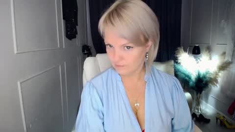 Snapshot of emmmam chatting on May 9, 10:20 am emmmam online show from May 9, 10:20 am