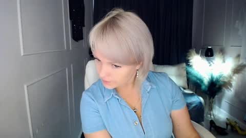 Snapshot of emmmam chatting on May 16, 8:44 am emmmam online show from May 16, 8:44 am