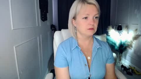 Snapshot of emmmam chatting on May 19, 7:47 am emmmam online show from May 19, 7:47 am