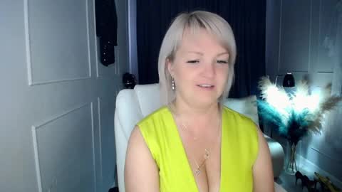 Snapshot of emmmam chatting on May 20, 9:26 am emmmam online show from May 20, 9:26 am