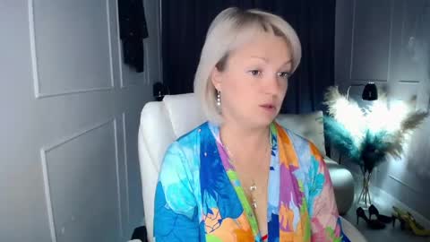 Snapshot of emmmam chatting on June 2, 10:28 am emmmam online show from June 2, 10:28 am