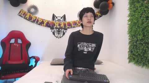 Snapshot of emmo_boy chatting on October 31, 12:50 pm SERGIO online show from October 31, 12:50 pm