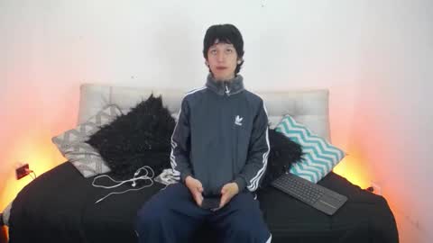 Snapshot of emmo_boy chatting on November 18, 12:53 pm SERGIO online show from November 18, 12:53 pm