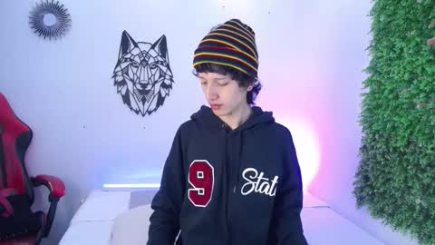 Snapshot of emmo_boy chatting on December 4, 12:25 pm SERGIO online show from December 4, 12:25 pm