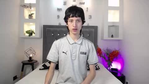 Snapshot of emmo_boy chatting on December 5, 4:21 am SERGIO online show from December 5, 4:21 am