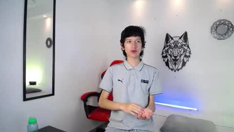 Snapshot of emmo_boy chatting on December 14, 12:32 pm SERGIO online show from December 14, 12:32 pm