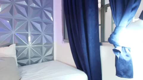 Snapshot of emmy_lander1 chatting on April 28, 9:20 pm emmy online show from April 28, 9:20 pm