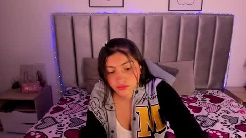 Emily  Laila  online show from February 3, 12:03 pm