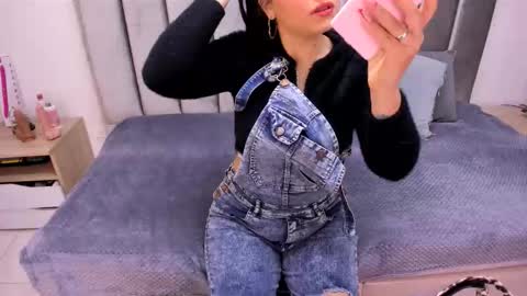 Emily  Laila  online show from September 18, 11:45 am