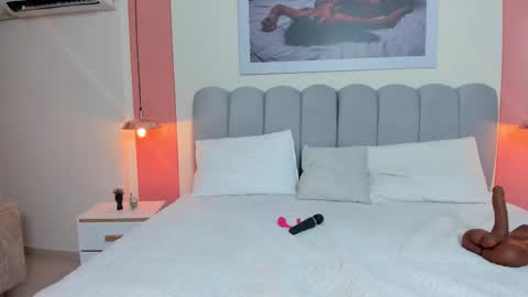 Snapshot of emmyboyd chatting on February 27, 12:05 pm Emma online show from February 27, 12:05 pm