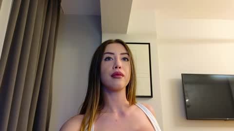 Em online show from December 6, 11:25 pm