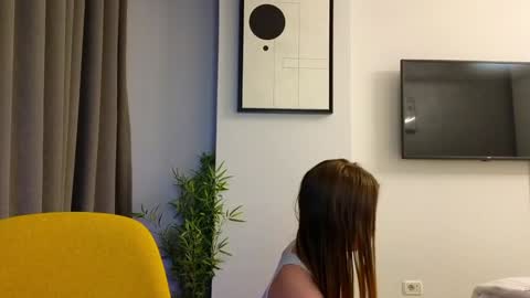 Em online show from December 17, 5:26 pm