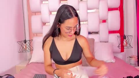 Snapshot of emmycruzz chatting on September 23, 7:39 pm emmy online show from September 23, 7:39 pm