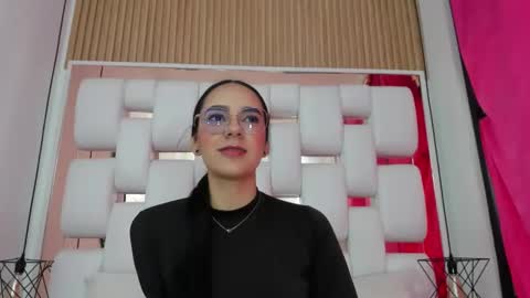 Snapshot of emmycruzz chatting on October 4, 7:12 pm emmy online show from October 4, 7:12 pm