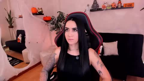 Emmy Evans  online show from October 11, 7:45 pm