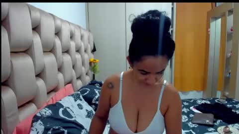 Snapshot of emperatriztapia chatting on January 25, 5:18 am emperatriztapia online show from January 25, 5:18 am