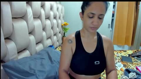 Snapshot of emperatriztapia chatting on February 4, 4:59 am emperatriztapia online show from February 4, 4:59 am