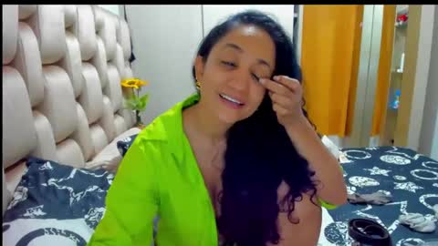 Snapshot of emperatriztapia chatting on February 27, 12:32 am emperatriztapia online show from February 27, 12:32 am