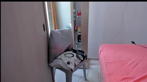 Snapshot of emperatriztapia chatting on November 2, 7:27 pm emperatriztapia online show from November 2, 7:27 pm