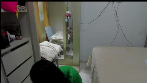 Snapshot of emperatriztapia chatting on December 1, 1:32 am emperatriztapia online show from December 1, 1:32 am