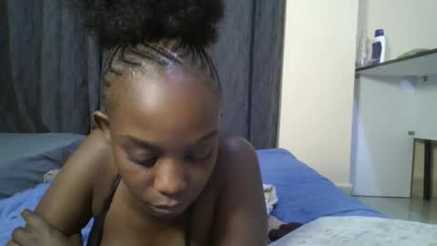 Snapshot of empress_emma chatting on March 27, 8:26 am empress_emma online show from March 27, 8:26 am