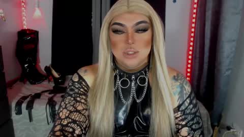 Snapshot of empressmichellexx chatting on March 28, 11:26 pm Mistress Michelle online show from March 28, 11:26 pm