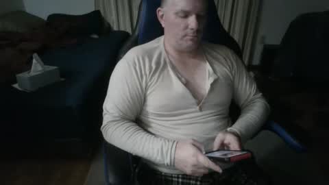 Snapshot of emsguy1 chatting on April 1, 4:35 am Matt online show from April 1, 4:35 am